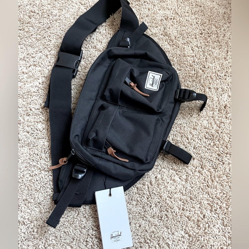 Brand new with tags Herschel Eighteen Raven 6L sling bag hip or chest Black